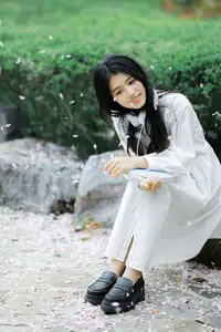 Long Xing Er: Graceful Cherry Blossom Muse – YiTuYu Vol.8741 Poetic Portrait - image 6