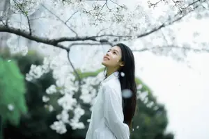 Long Xing Er: Graceful Cherry Blossom Muse – YiTuYu Vol.8741 Poetic Portrait - image 11