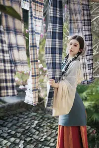Cui Xiao Li: Alluring Traditional Charm in YiTuYu Vol.8774 - image 7