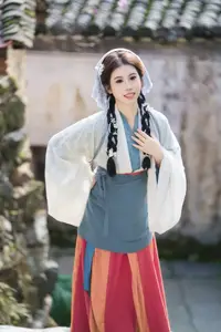 Cui Xiao Li: Alluring Traditional Charm in YiTuYu Vol.8774 - image 0