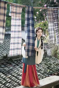 Cui Xiao Li: Alluring Traditional Charm in YiTuYu Vol.8774 - image 9