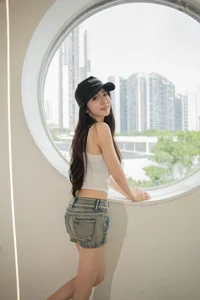 YiTuYu Art Language Vol.7941 Featuring Tong Tong: A Masterpiece of Contemporary Portraiture - image 9