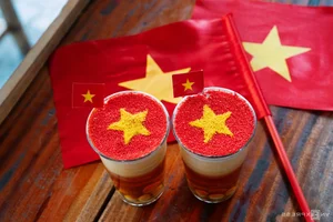 Patriotic Cafe Trends: Crowds Gather at Red Flag with Yellow Star Decorated Coffee Shops in Vietnam - image 1