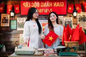Patriotic Cafe Trends: Crowds Gather at Red Flag with Yellow Star Decorated Coffee Shops in Vietnam - image 11