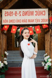 Patriotic Cafe Trends: Crowds Gather at Red Flag with Yellow Star Decorated Coffee Shops in Vietnam - image 2
