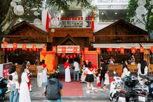 Patriotic Cafe Trends: Crowds Gather at Red Flag with Yellow Star Decorated Coffee Shops in Vietnam - image 9