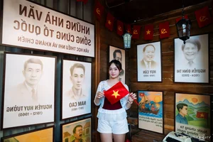 Patriotic Cafe Trends: Crowds Gather at Red Flag with Yellow Star Decorated Coffee Shops in Vietnam - image 3