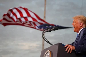Memorable Moments and Iconic Photography from Donald Trump’s First Presidential Term in the White House - image 12