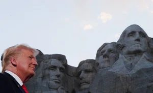 Memorable Moments and Iconic Photography from Donald Trump’s First Presidential Term in the White House - image 14