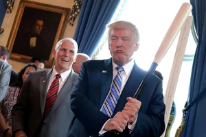 Memorable Moments and Iconic Photography from Donald Trump’s First Presidential Term in the White House - image 7