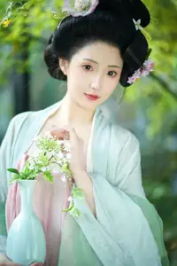 YiTuYu Vol.8521 Tu Ya W: Immerse in the Classical Grace of a Muse in a Fairy-tale Setting - image 11