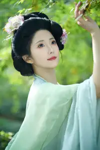 YiTuYu Vol.8521 Tu Ya W: Immerse in the Classical Grace of a Muse in a Fairy-tale Setting - image 9
