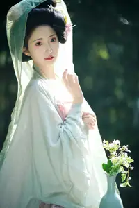 YiTuYu Vol.8521 Tu Ya W: Immerse in the Classical Grace of a Muse in a Fairy-tale Setting - image 14