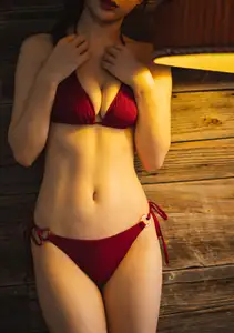 Risa Yukihira's Radiant Summer Moment: Captivating Beauty Under the Sun - image 13