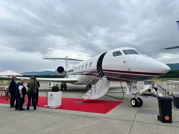 Inside Jeff Bezos’s Ultra-Luxury Private Jet: The Peak of Aviation