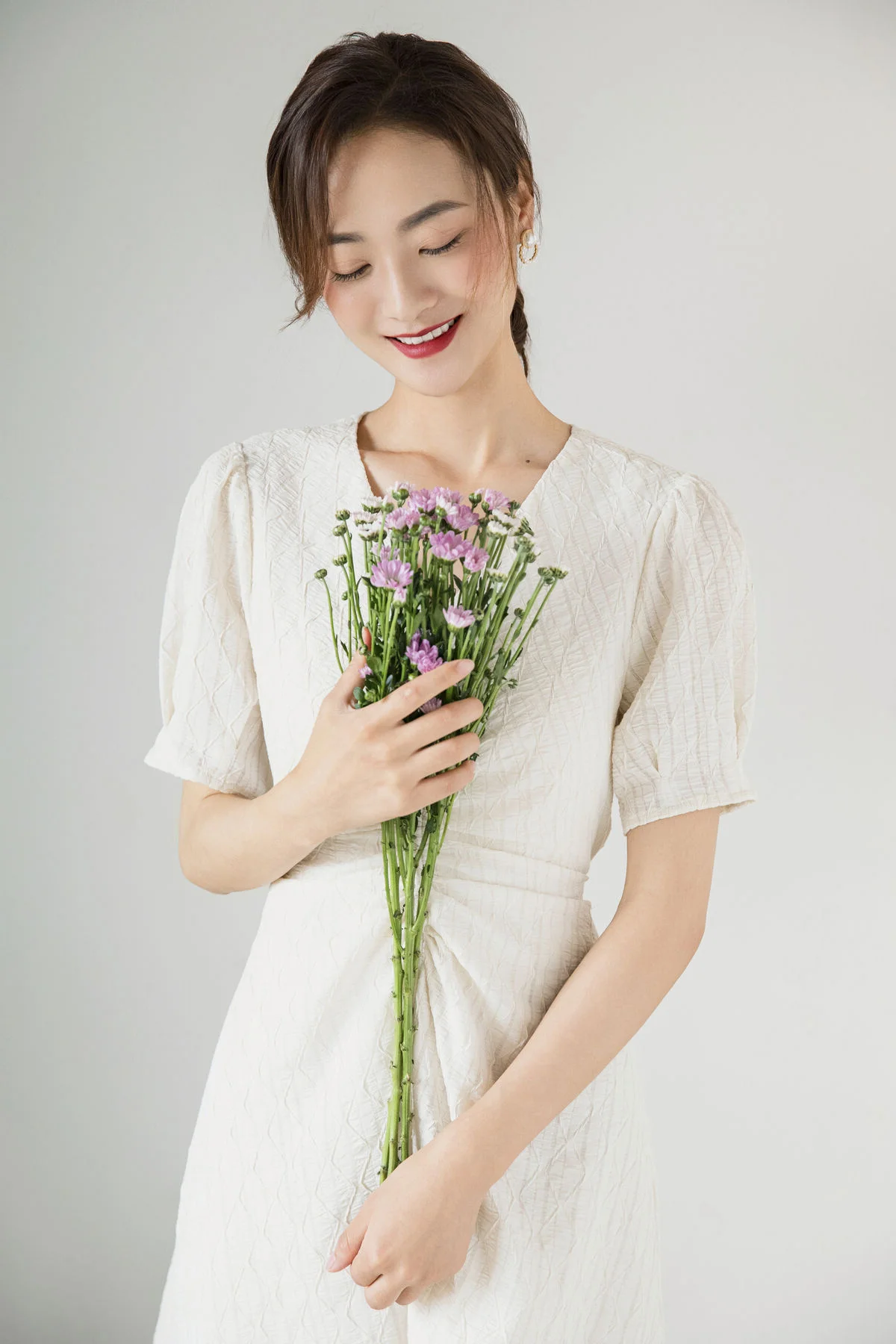 Zhou Xu Xu: Pure Beauty with Flowers in the Enchanting YiTuYu Vol.8758 Collection