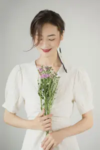 Zhou Xu Xu: Pure Beauty with Flowers in the Enchanting YiTuYu Vol.8758 Collection - image 20