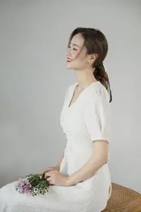 Zhou Xu Xu: Pure Beauty with Flowers in the Enchanting YiTuYu Vol.8758 Collection - image 6