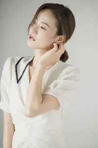 Zhou Xu Xu: Pure Beauty with Flowers in the Enchanting YiTuYu Vol.8758 Collection - image 5