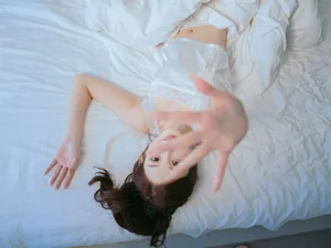 YiTuYu Art Language Vol.8016 Featuring the Elegant Wen Wen Zi Photography Series - image 4