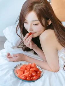 YiTuYu Art Language Vol.8016 Featuring the Elegant Wen Wen Zi Photography Series - image 1