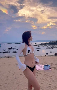 Tóc Tiên Showcases Incredible Fitness Results in Stunning New Swimwear Gallery - image 7