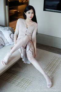 Elegant Fashion Portraits: Xu Nuo Sabrina in IMiss Honey Club Vol.804 Collection - image 7