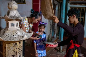 Traditional Mid-Autumn Celebrations in Suburban Hanoi - image 6