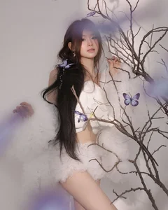 Stunning High-Definition Photo Series Released by Viral Social Media Influencer - image 0