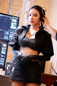 The Viral Beauty of 'Em Xinh' Contestant with AI-Like Features - image 3
