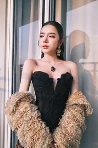 The Viral Beauty of 'Em Xinh' Contestant with AI-Like Features - image 7