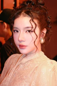 The Viral Beauty of 'Em Xinh' Contestant with AI-Like Features - image 4