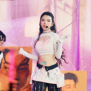 The Viral Beauty of 'Em Xinh' Contestant with AI-Like Features - image 8
