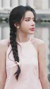 The Viral Beauty of 'Em Xinh' Contestant with AI-Like Features - image 0