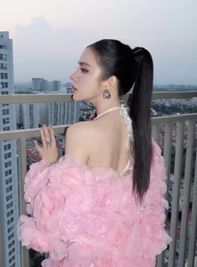 The Viral Beauty of 'Em Xinh' Contestant with AI-Like Features - image 1