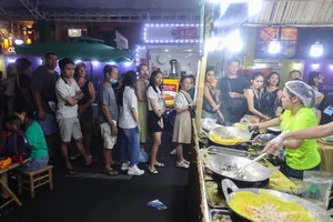 Exploring the Vibrant Riverside Street Food Culture of Saigon - image 8