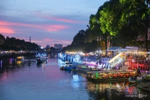 Exploring the Vibrant Riverside Street Food Culture of Saigon - image 5
