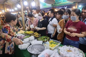 Exploring the Vibrant Riverside Street Food Culture of Saigon - image 4