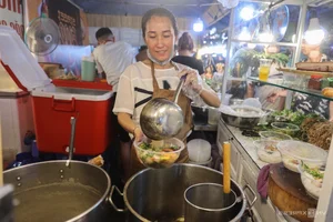 Exploring the Vibrant Riverside Street Food Culture of Saigon - image 3