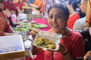 Exploring the Vibrant Riverside Street Food Culture of Saigon - image 10