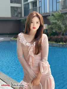 Exploring the Style and Rise of Le Ly Lan Huong: From Viral ID Card Sensation to Modern Fashion Icon - image 5