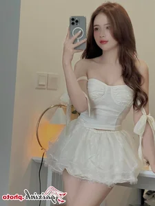 Exploring the Style and Rise of Le Ly Lan Huong: From Viral ID Card Sensation to Modern Fashion Icon - image 0