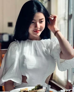 Quang Hai and Chu Thanh Huyen: A Glimpse into the Natural Beauty of a Famous Celebrity Couple Without Filters - image 4