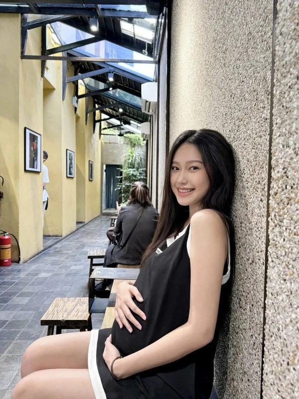Doãn Hải My Shares Natural Postpartum Beauty: Stunning Bare-Faced Photos of the Vietnamese Star