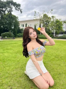 Captivating Charm: Exploring the Rise of Thai Beauty and Modern Fashion Influencers in Global Media - image 6
