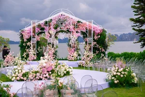 Stunning Wedding Decor Featuring 5 Tons of Fresh Flowers by Ho Quynh Huong - image 4