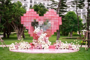 Stunning Wedding Decor Featuring 5 Tons of Fresh Flowers by Ho Quynh Huong - image 1