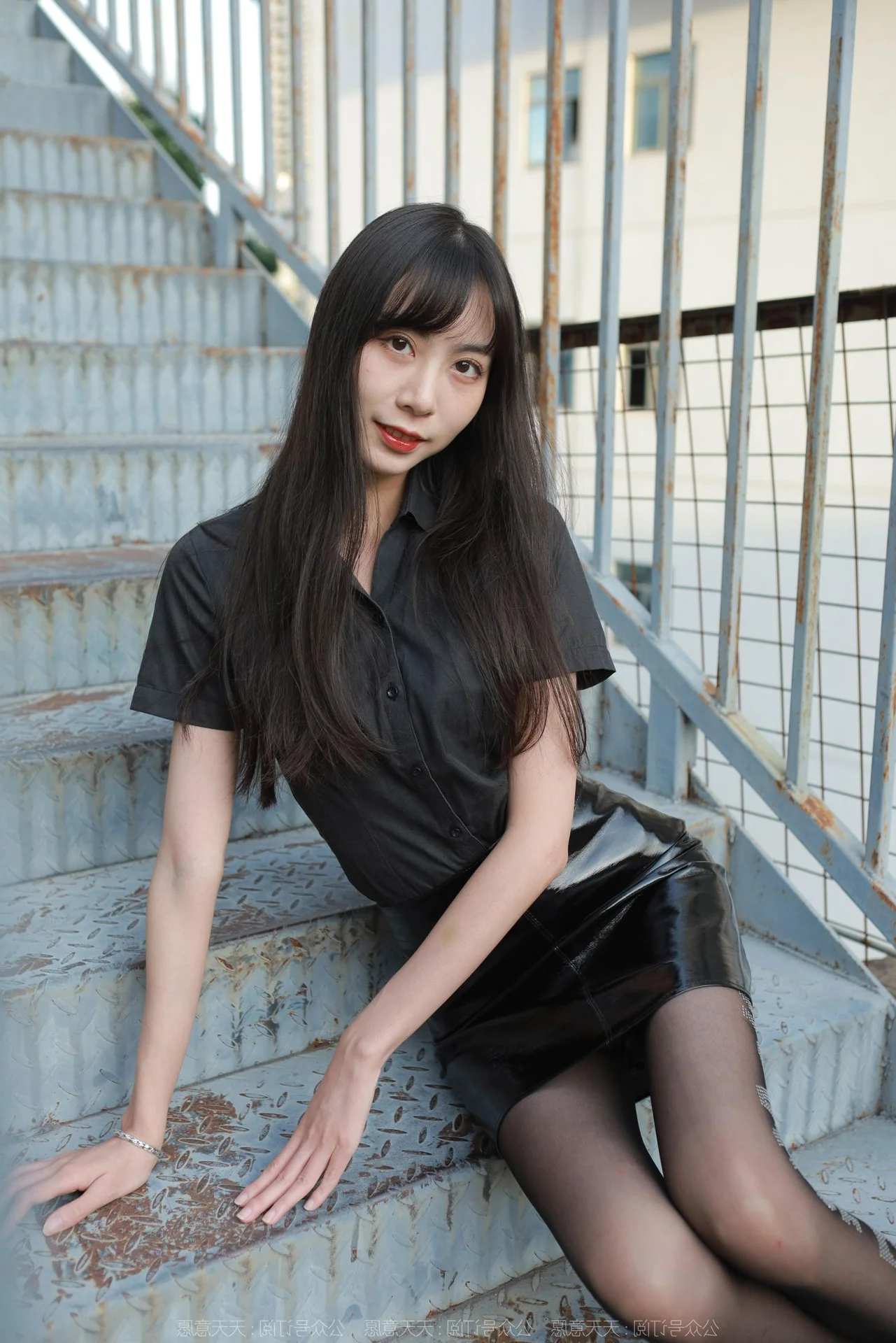 Elegant IESS Tuan Tuan Photography: Stunning Long Legs and Iconic Red High Heels Collection