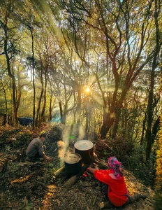Trekking the Roof of Mu Cang Chai: A Winter Adventure in Vietnam's Northern Highlands - image 2