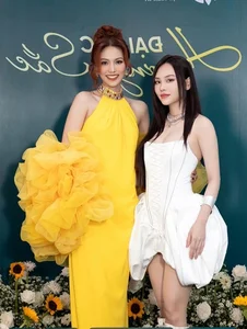 High-Society Rumors: Vietnamese Elite Family Beauty Sparks Pregnancy Speculation - image 5